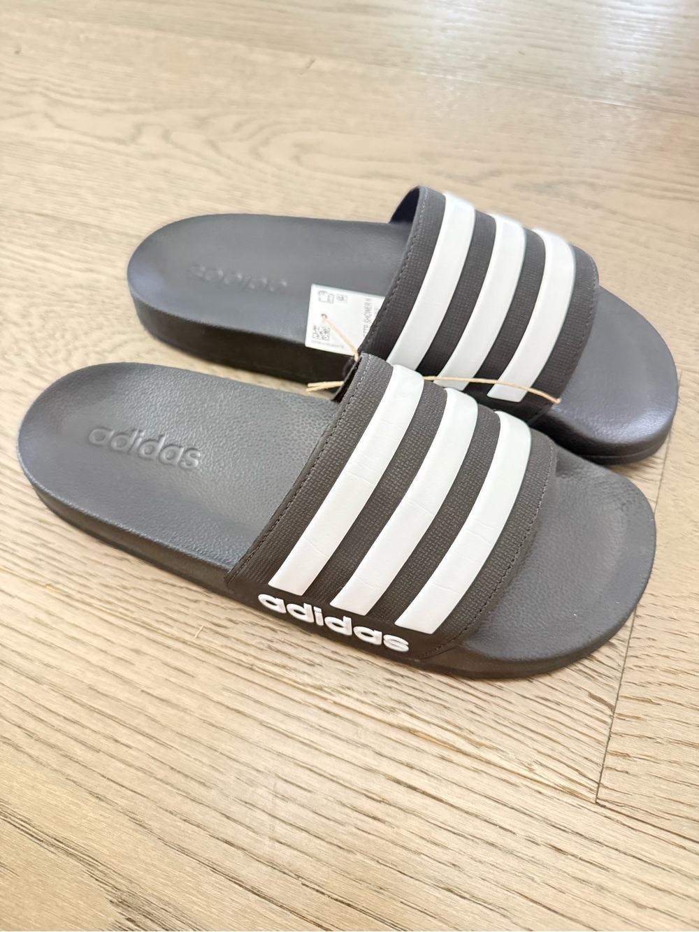Adidas Black and White Slide Sandals size 6 - Picture 1 of 3